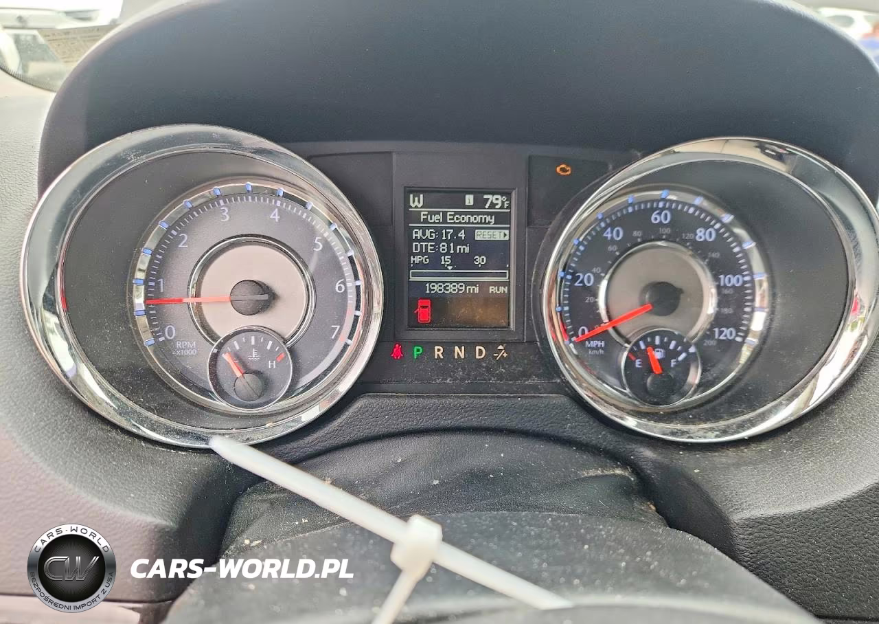 2015 Chrysler Town & Country Touring L VIN:2C4RC1CG3FR520608 - 9