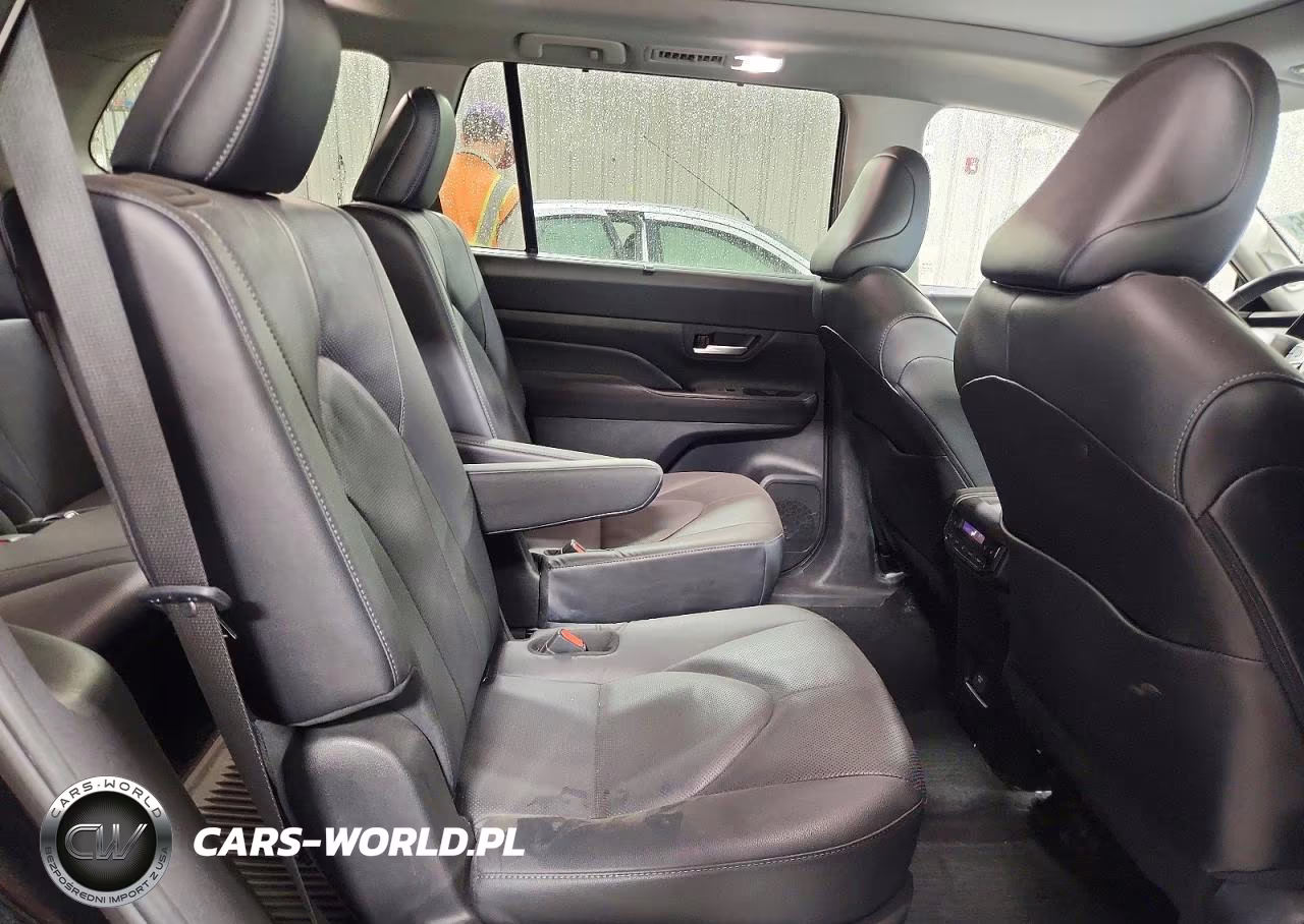 2026 Toyota Grand Highlander Platinum VIN:5TDAAAB54TS110681 - 11