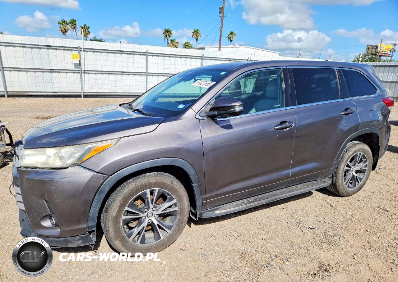 2017 Toyota Highlander Le Plus – zdjęcie 1 z 13