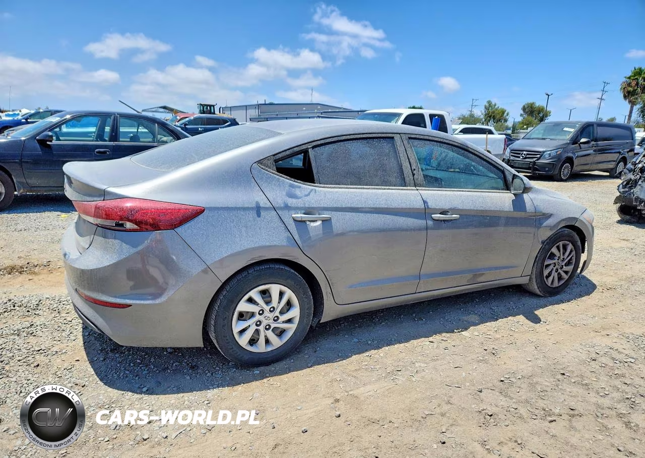 2018 Hyundai Elantra Se VIN:5NPD74LFXJH329975 - 3