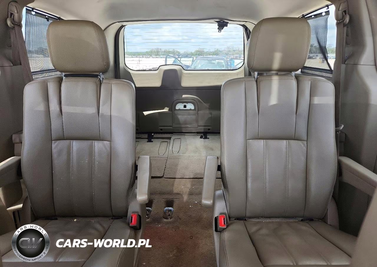 2015 Chrysler Town & Country Touring VIN:2C4RC1BG3FR590031 - 10