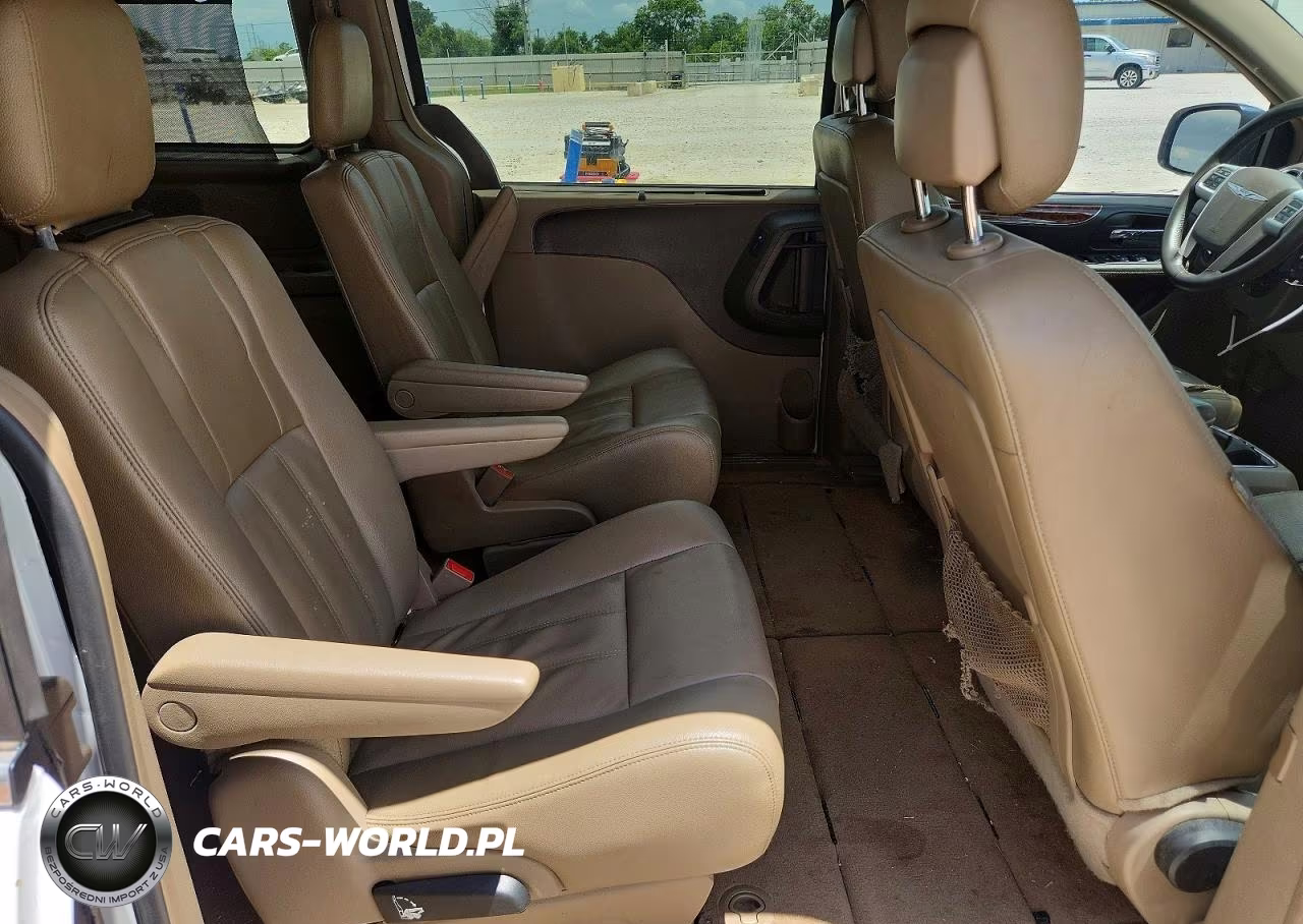 2015 Chrysler Town & Country Touring VIN:2C4RC1BG3FR590031 - 11