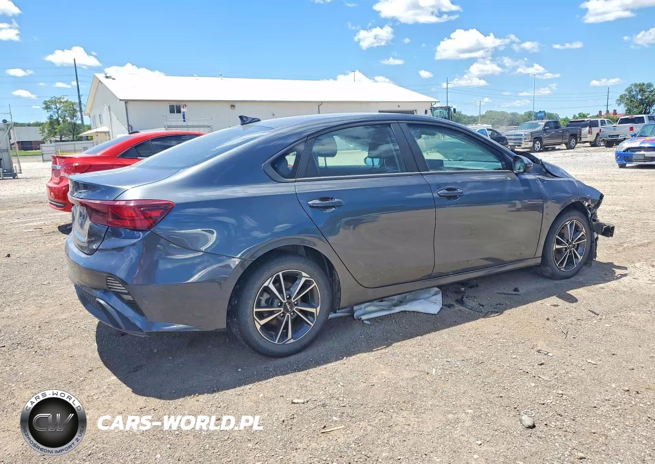 2022 Kia Forte Lxs VIN:3KPF24AD6NE440848 - 3