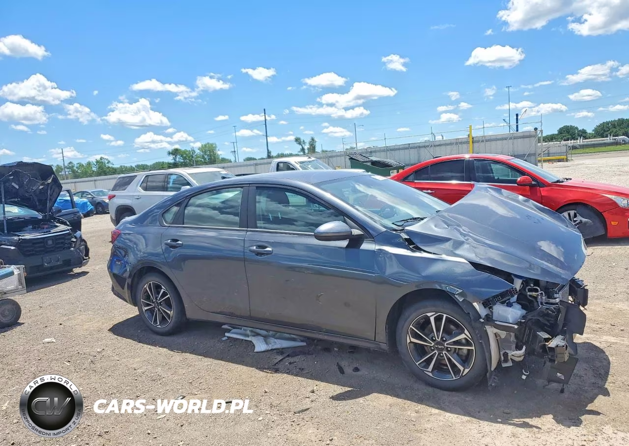 2022 Kia Forte Lxs VIN:3KPF24AD6NE440848 - 4