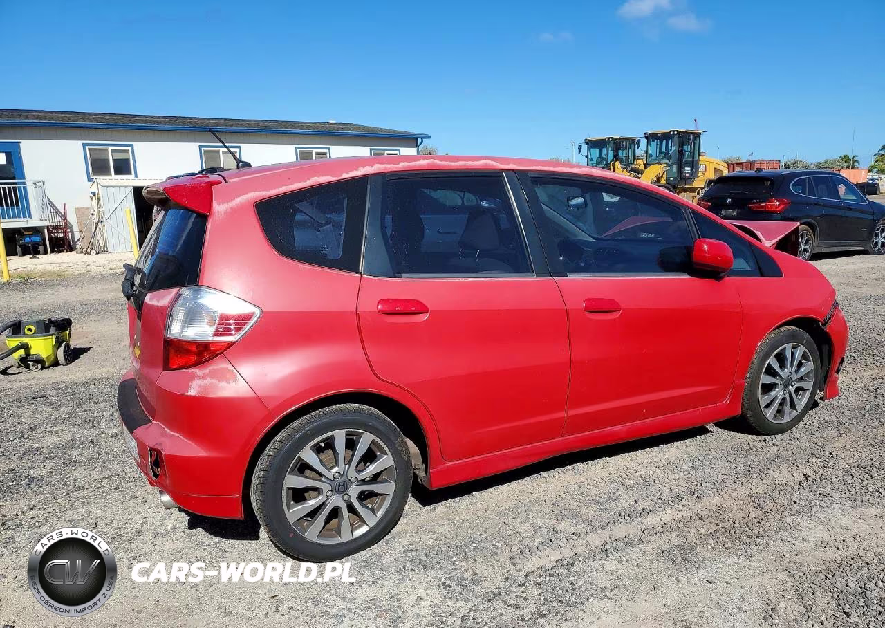 2013 Honda Fit Sport VIN:JHMGE8H53DC036525 - 3