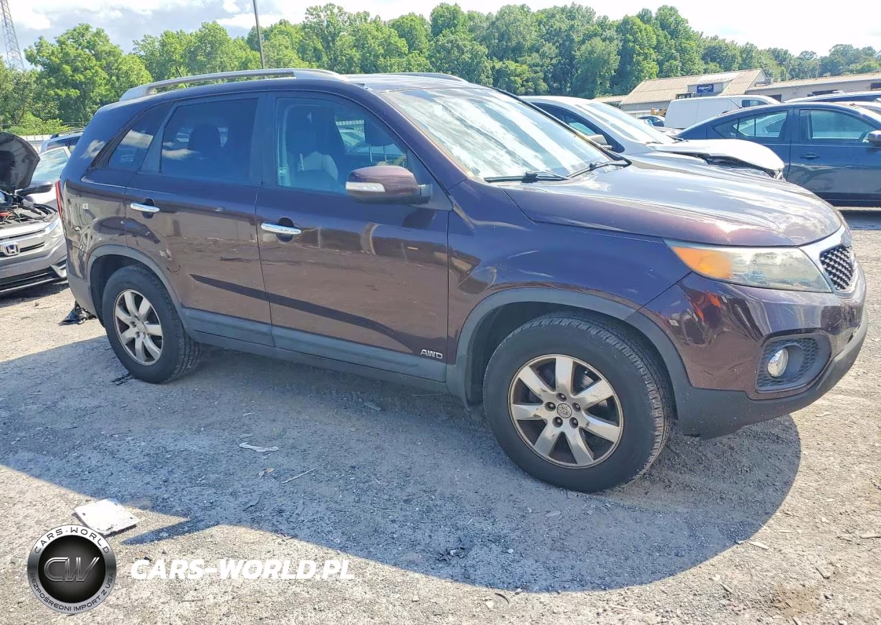 2011 Kia Sorento Lx VIN:5XYKTDA12BG099433 - 4