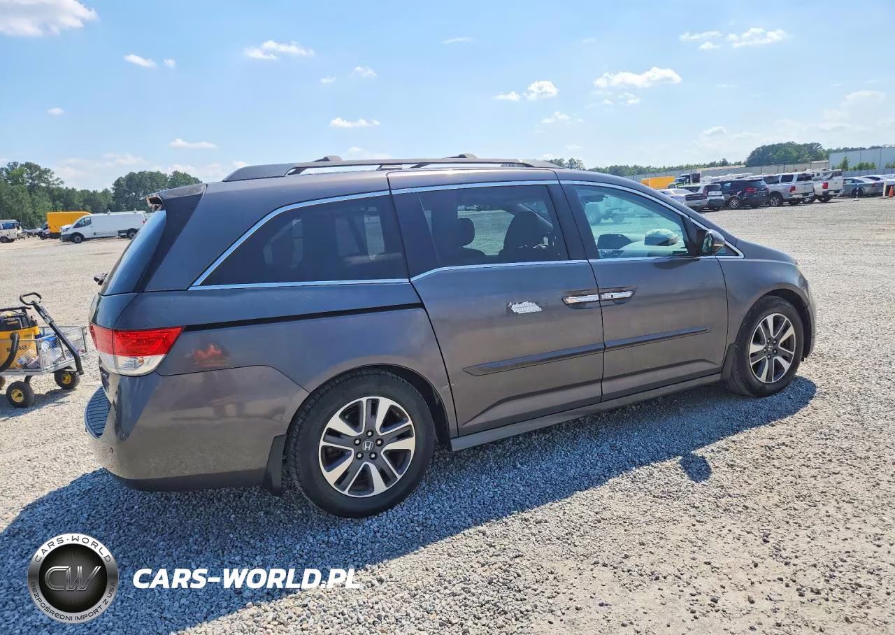 2016 Honda Odyssey Touring VIN:5FNRL5H91GB026150 - 3