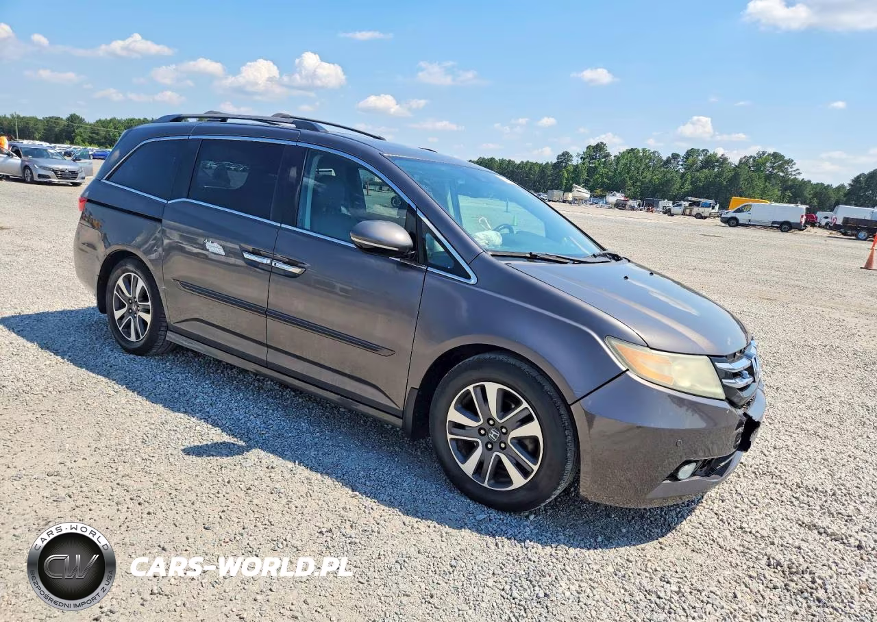 2016 Honda Odyssey Touring VIN:5FNRL5H91GB026150 - 4