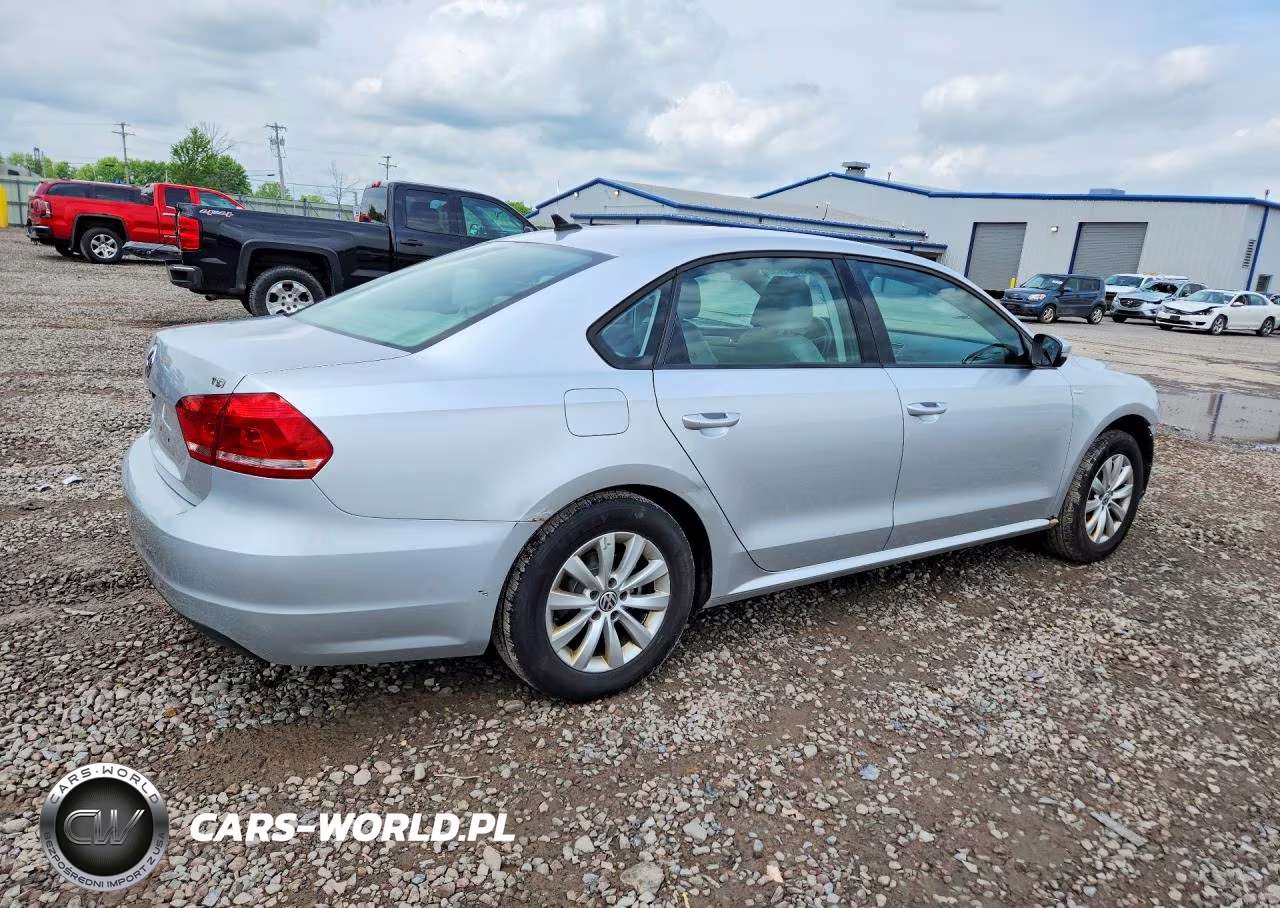 2015 Volkswagen Passat S VIN:1VWAS7A34FC011832 - 3