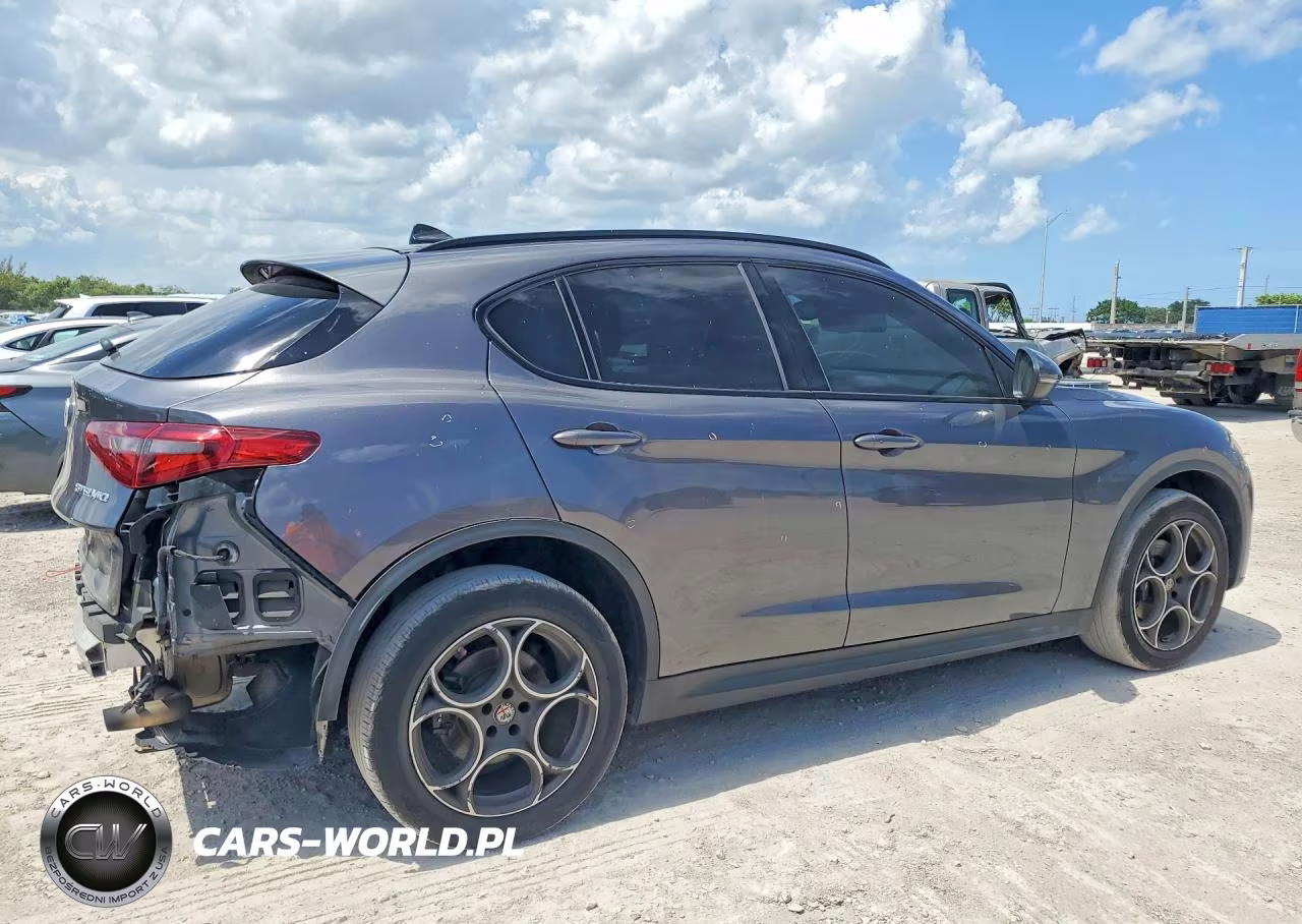 2018 Alfa Romeo Stelvio Sport VIN:ZASFAKPN0J7B79418 - 3