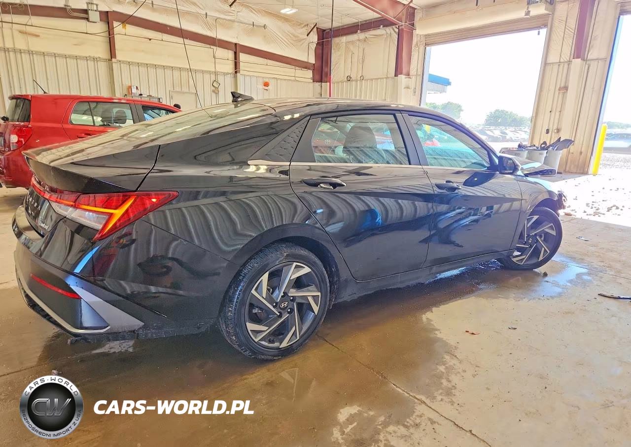 2025 Hyundai Elantra Limited VIN:KMHLP4DG0SU045924 - 3
