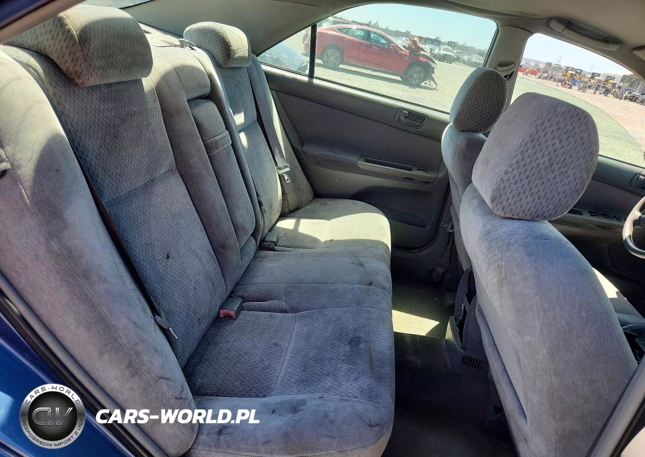 2003 Toyota Camry Le VIN:4T1BE32K93U744117 - 10