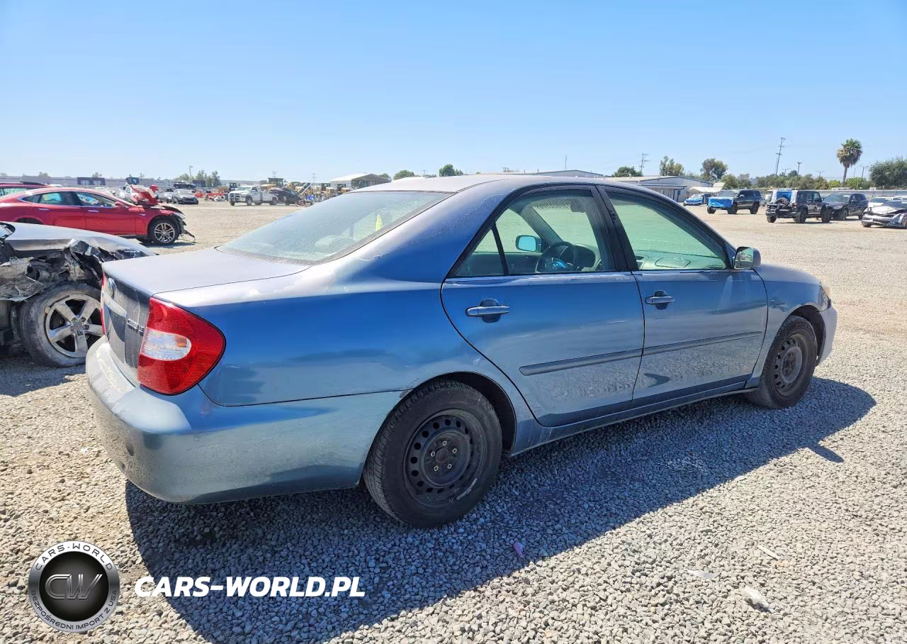2003 Toyota Camry Le VIN:4T1BE32K93U744117 - 3