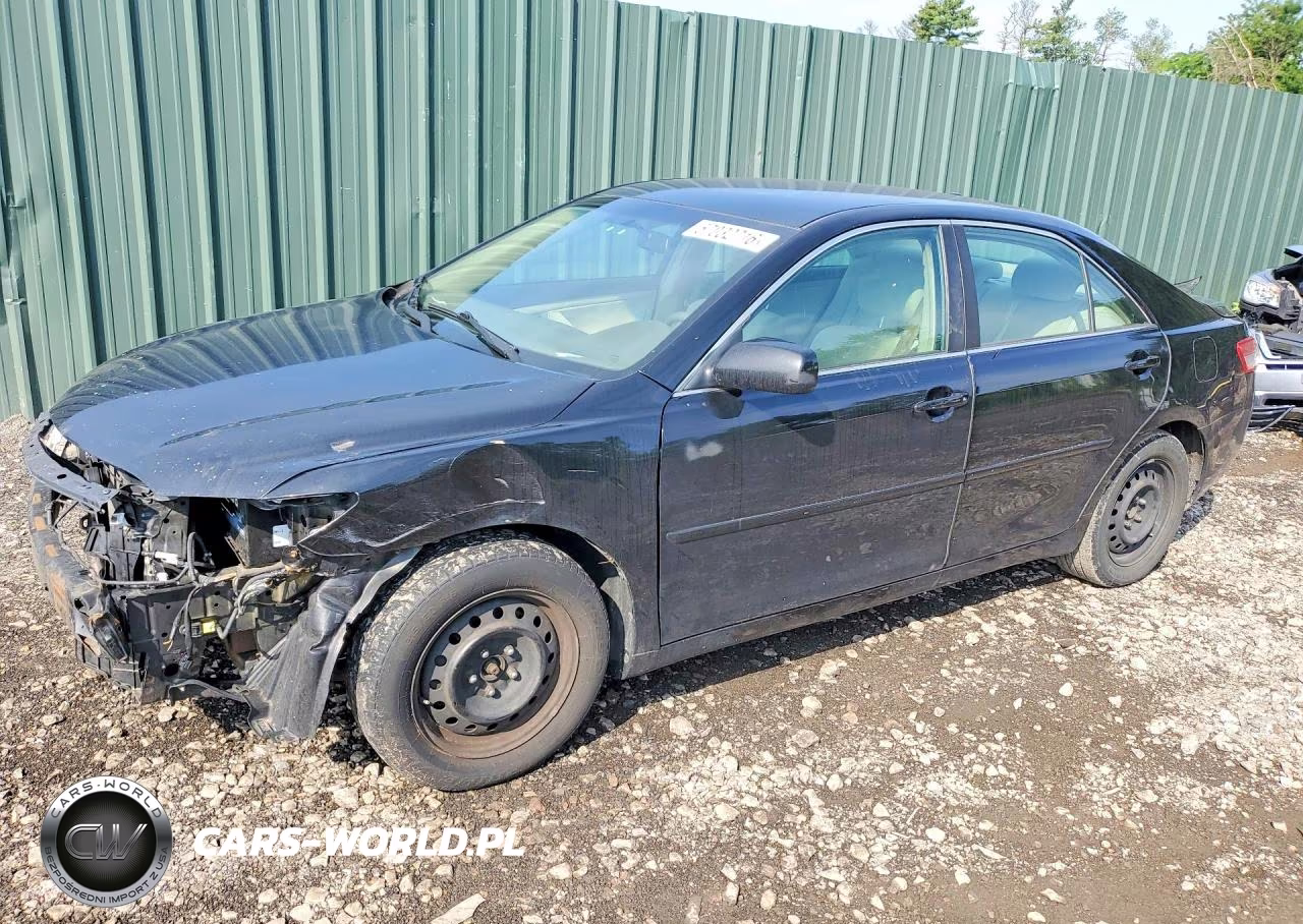 2010 Toyota Camry Le – zdjęcie 1 z 12