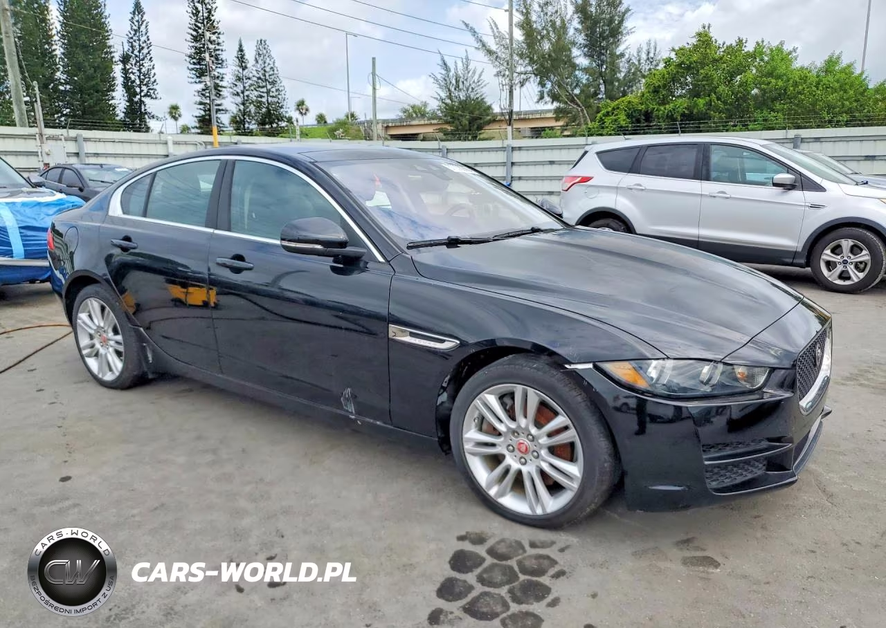 2019 Jaguar Xe Premium VIN:SAJAD4FX3KCP46739 - 4