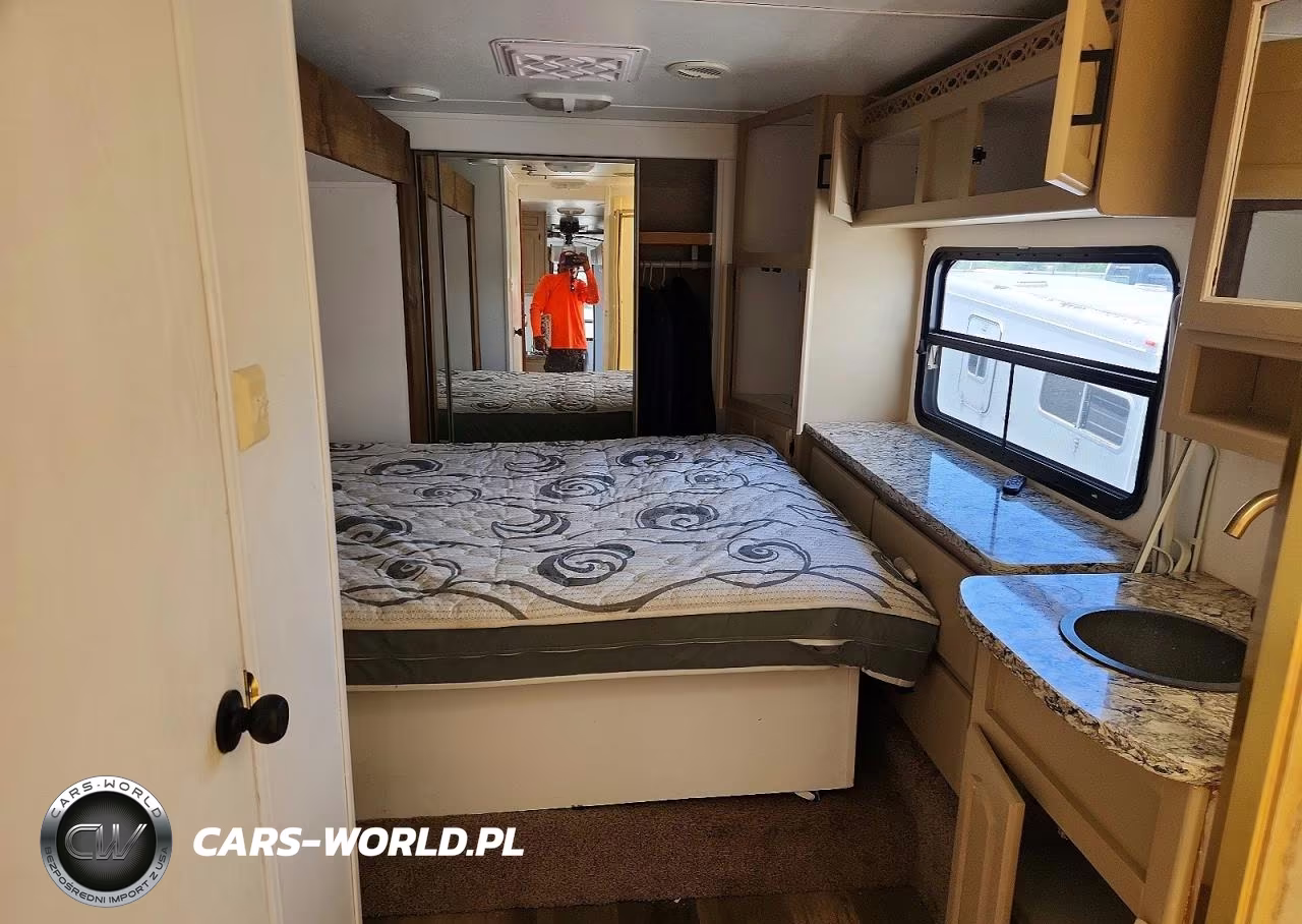 2004 Keystone Mountaineer Edition Camper VIN:4YDF328284F701937 - 5