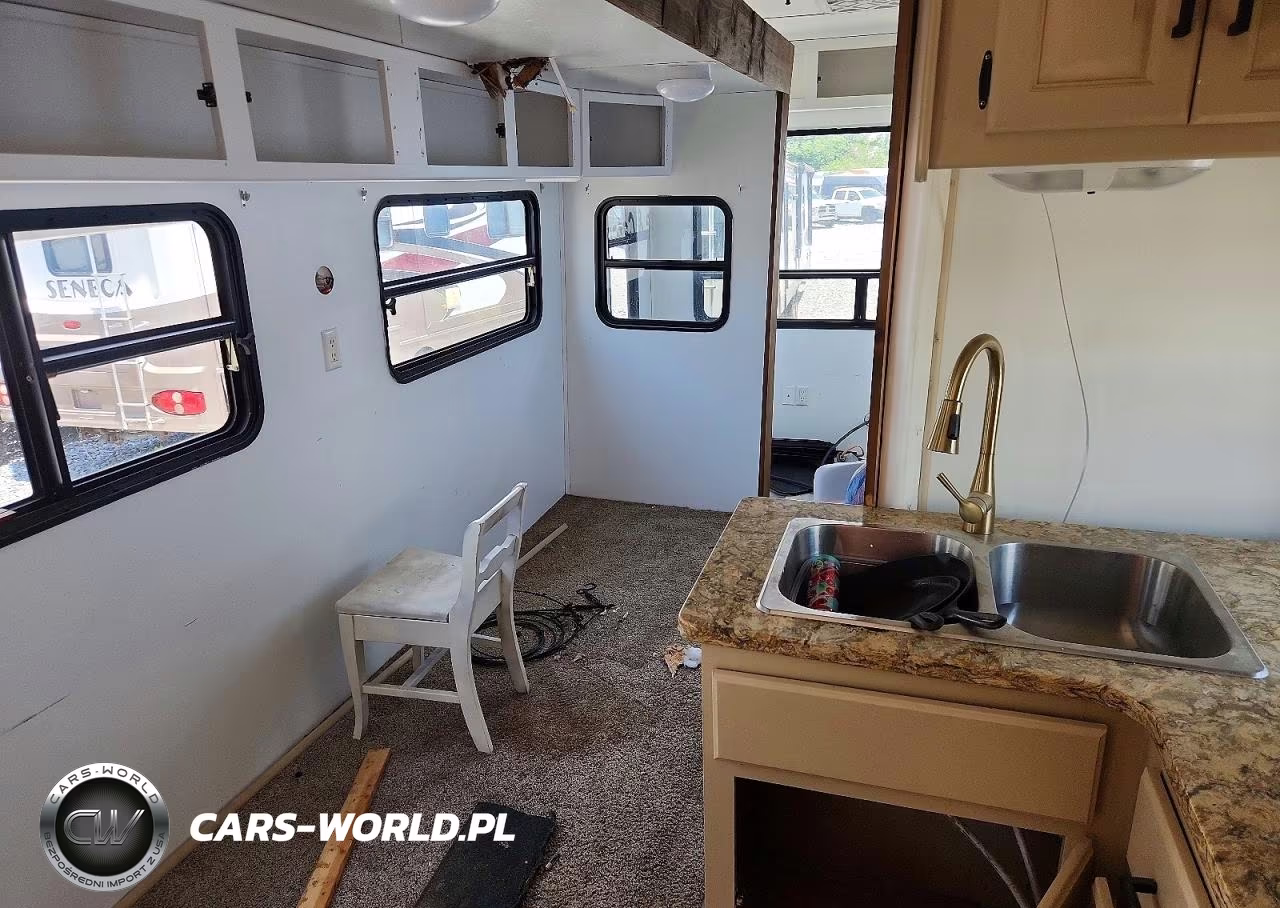 2004 Keystone Mountaineer Edition Camper VIN:4YDF328284F701937 - 6