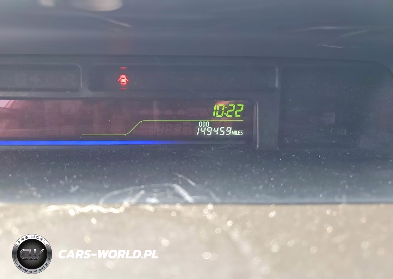 2015 Toyota Prius V Two VIN:JTDZN3EU2FJ036314 - 9