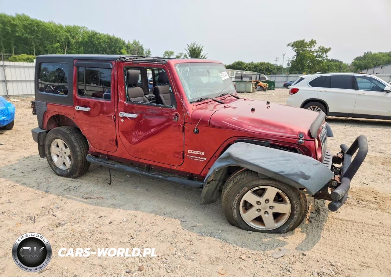 2012 Jeep Wrangler Unlimited Sport VIN:1C4BJWDG4CL189352 - 4