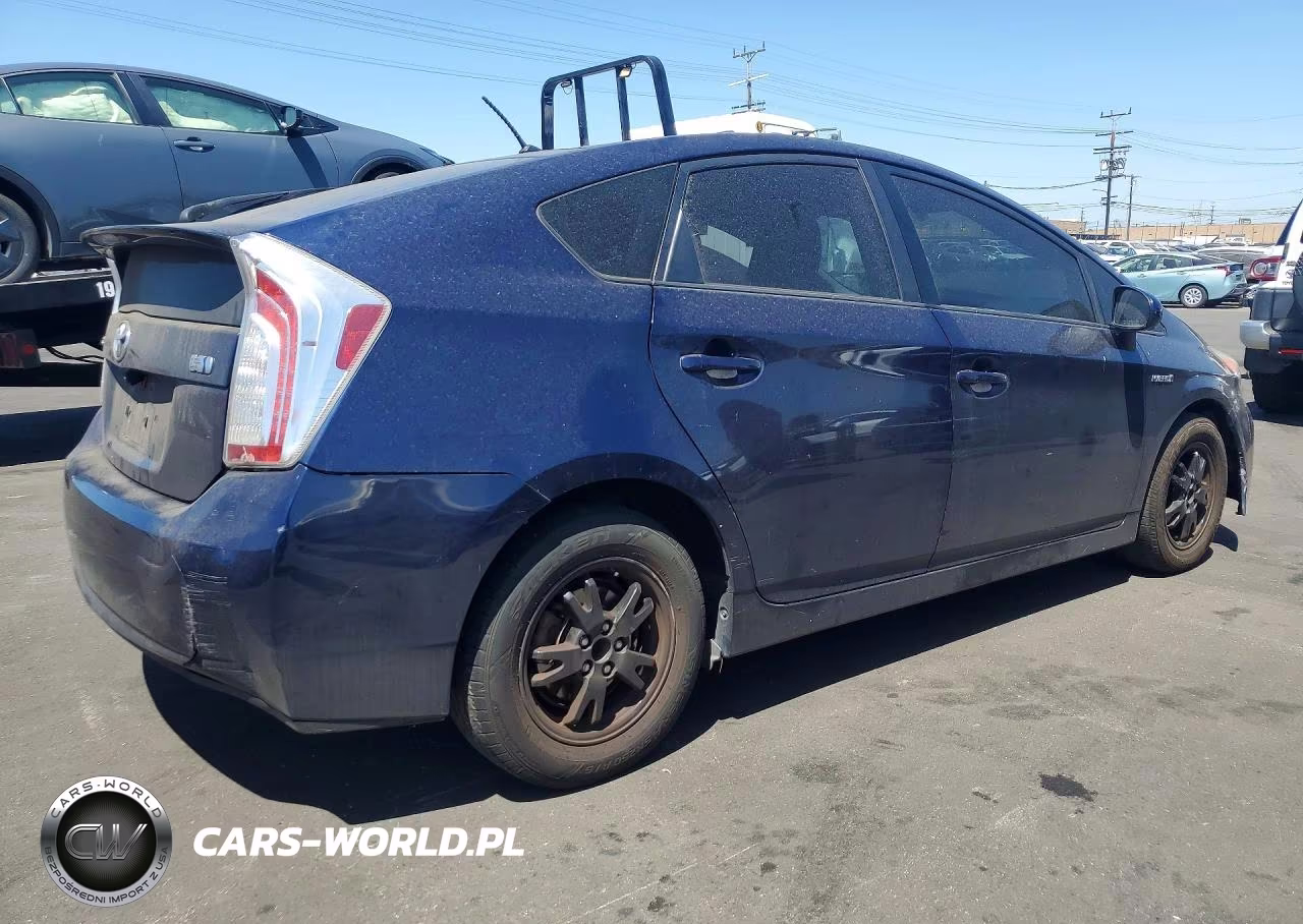 2013 Toyota Prius Two VIN:JTDKN3DU4D1686861 - 3