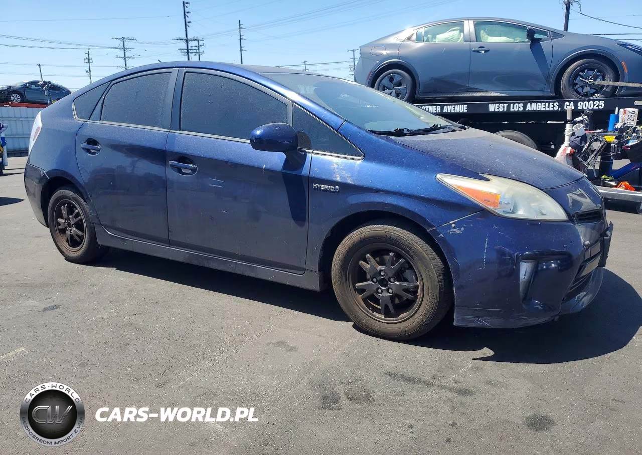 2013 Toyota Prius Two VIN:JTDKN3DU4D1686861 - 4