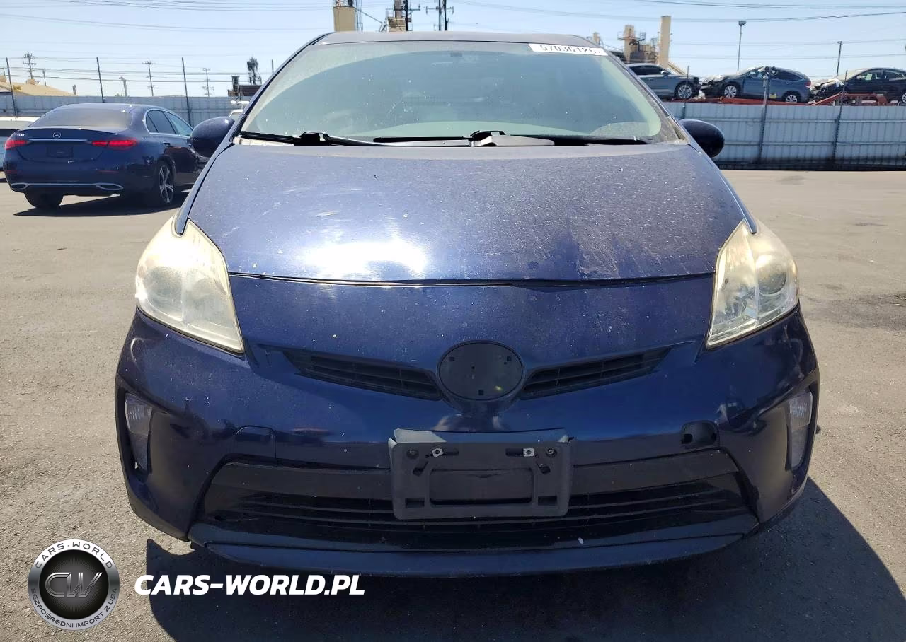 2013 Toyota Prius Two VIN:JTDKN3DU4D1686861 - 5