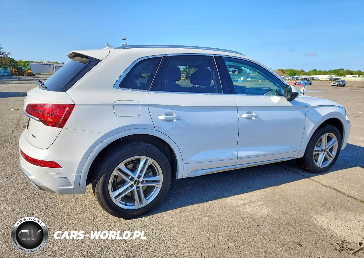 2024 Audi Q5 E Premium Plus 55 VIN:WA1E2AFY2R2142526 - 3