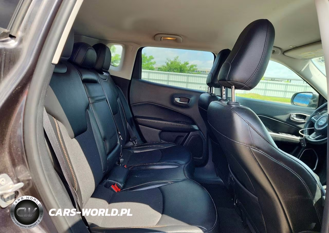 2019 Jeep Compass Latitude VIN:3C4NJDBB3KT593366 - 10