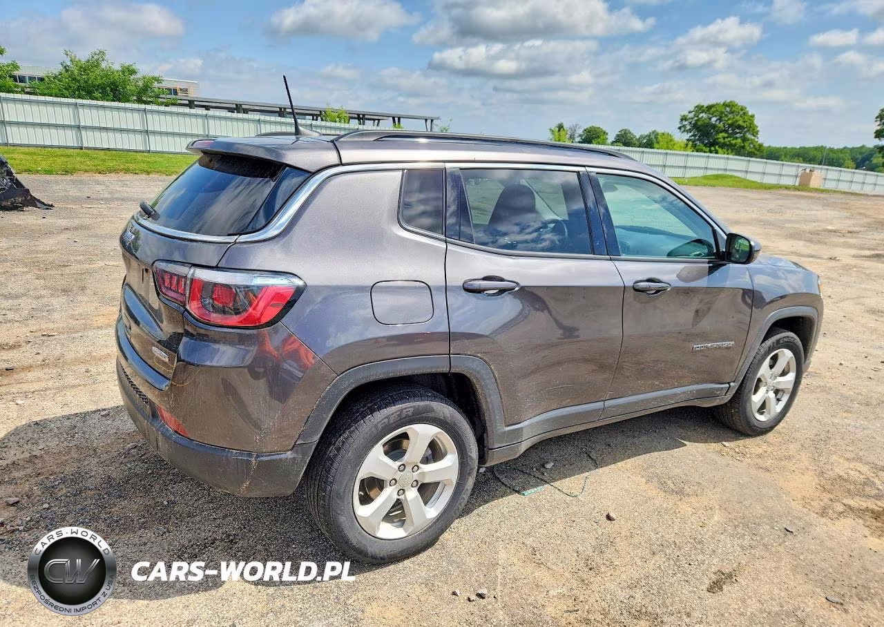 2019 Jeep Compass Latitude VIN:3C4NJDBB3KT593366 - 3
