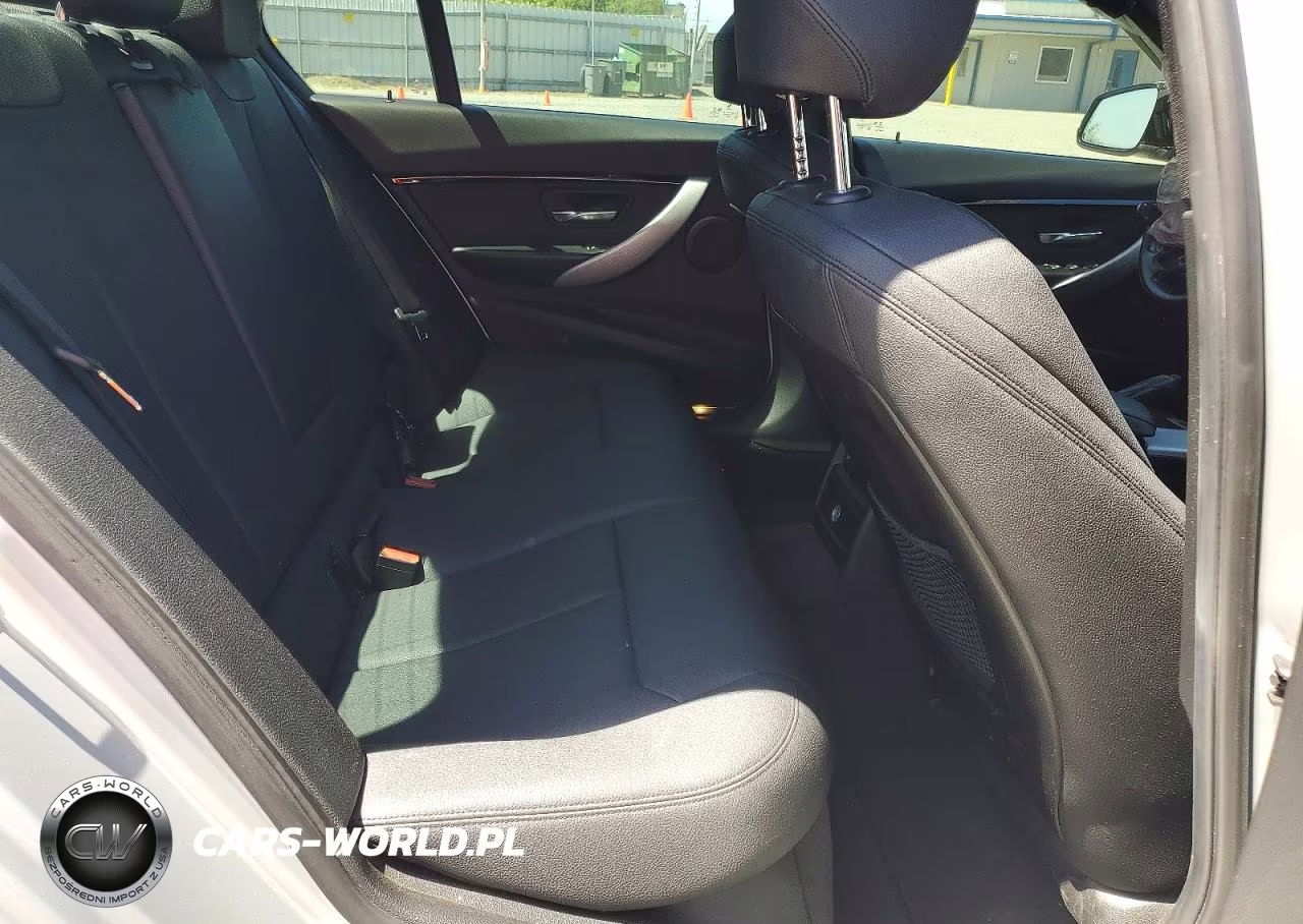 2018 BMW 330 Xi VIN:WBA8D9G53JNU66620 - 10