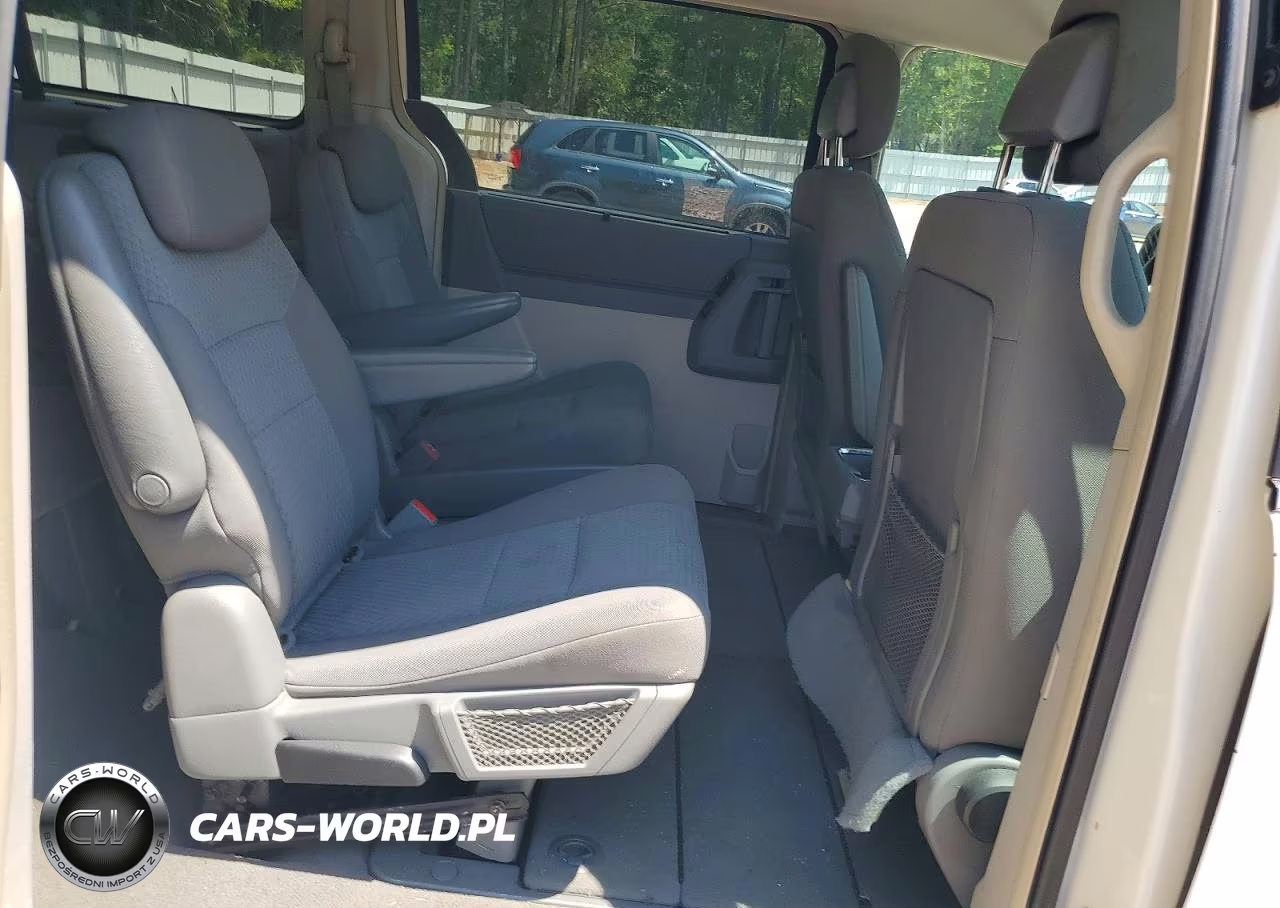 2010 Chrysler Town & Country Touring VIN:2A4RR5D19AR415395 - 11