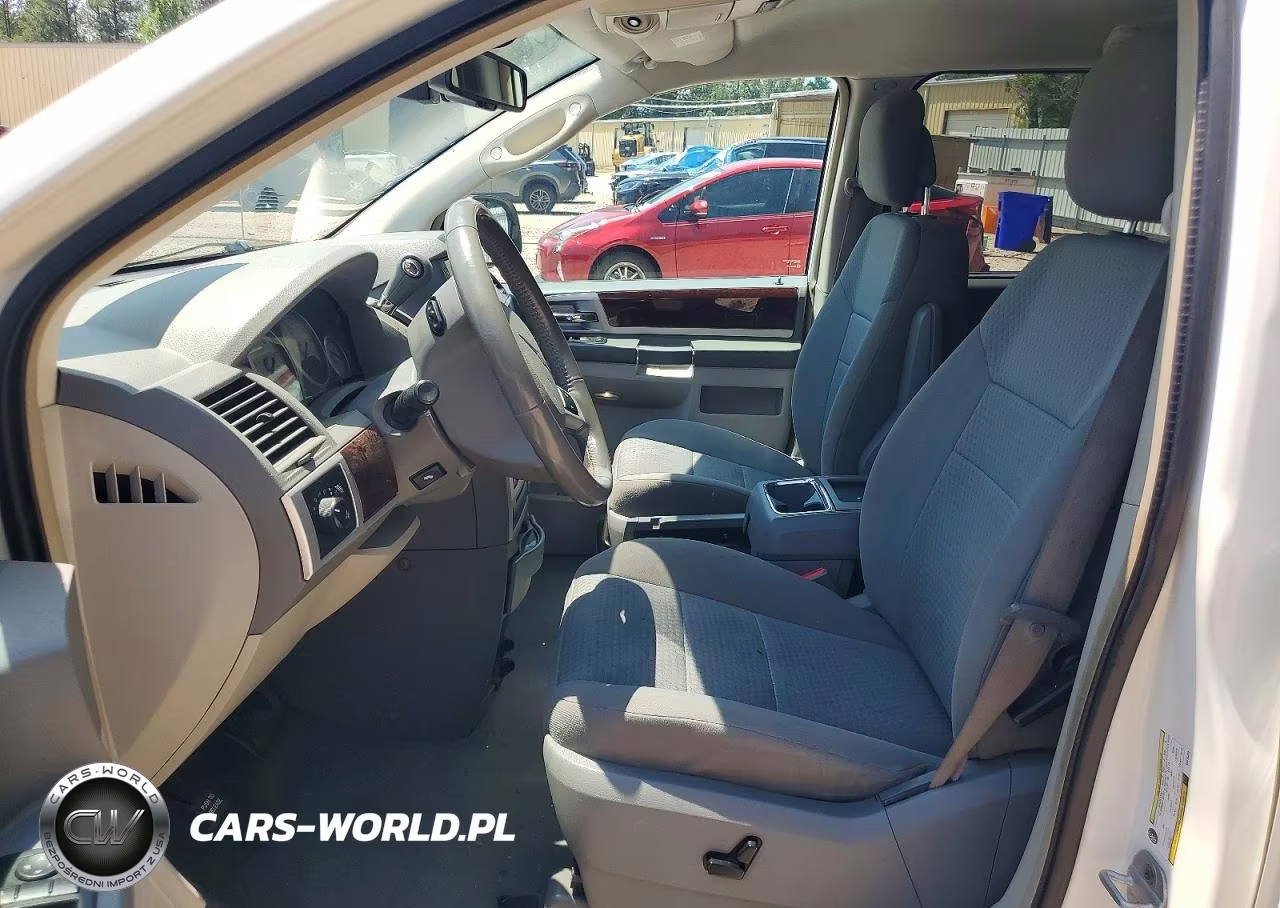 2010 Chrysler Town & Country Touring VIN:2A4RR5D19AR415395 - 7