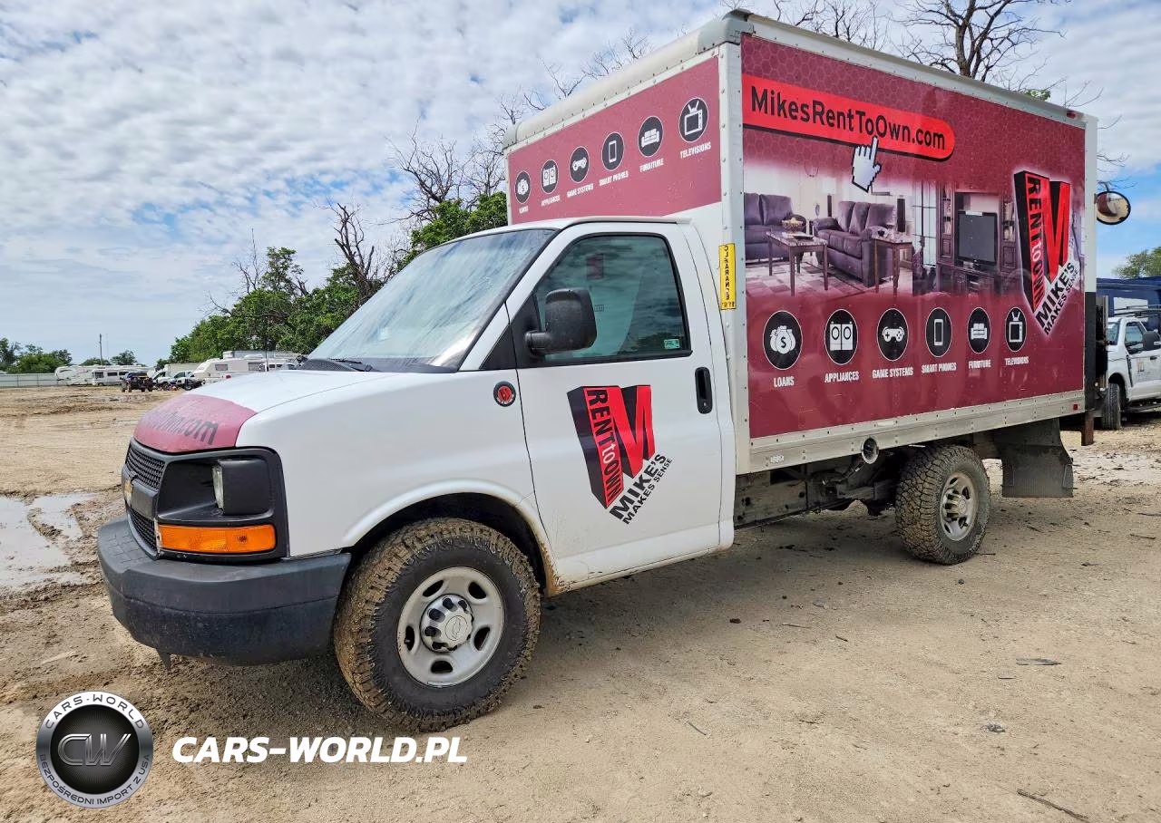 2016 Chevrolet Express Box Truck