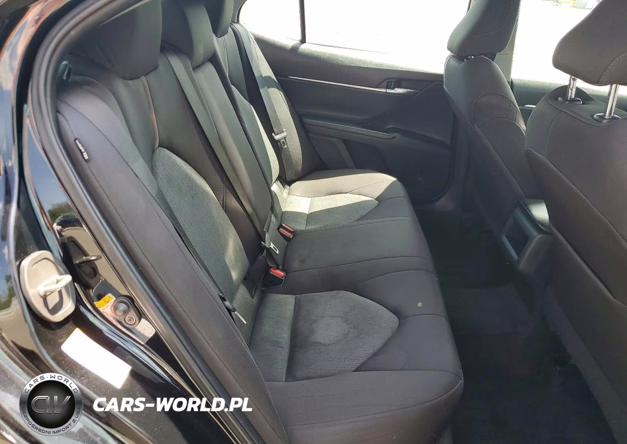 2019 Toyota Camry Le VIN:4T1B11HK1KU763637 - 10