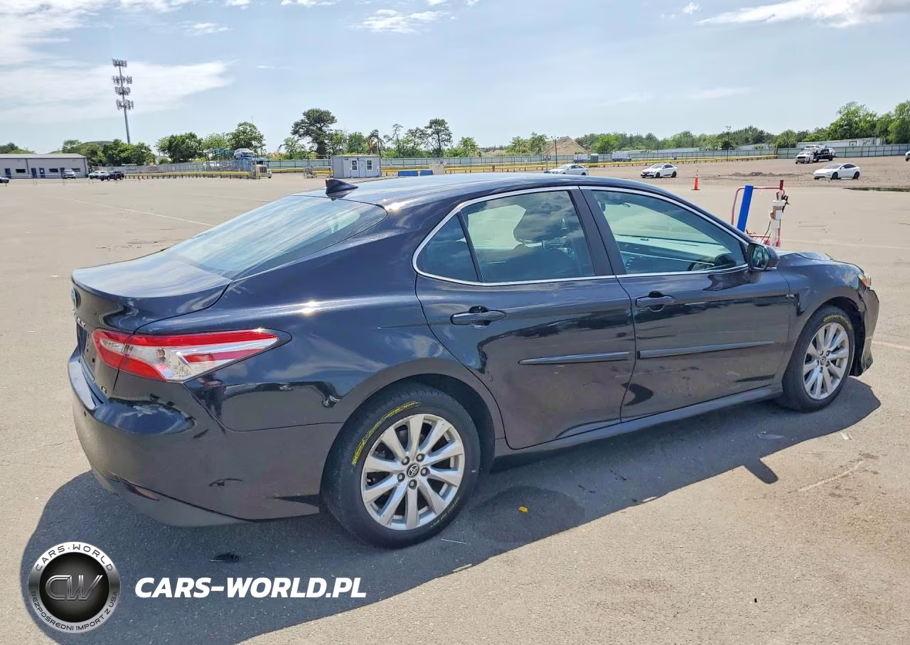 2019 Toyota Camry Le VIN:4T1B11HK1KU763637 - 3