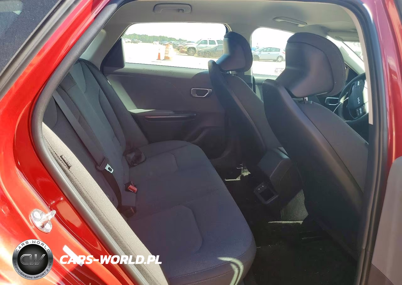 2025 Kia K4 Lxs VIN:3KPFT4DE7SE099988 - 10