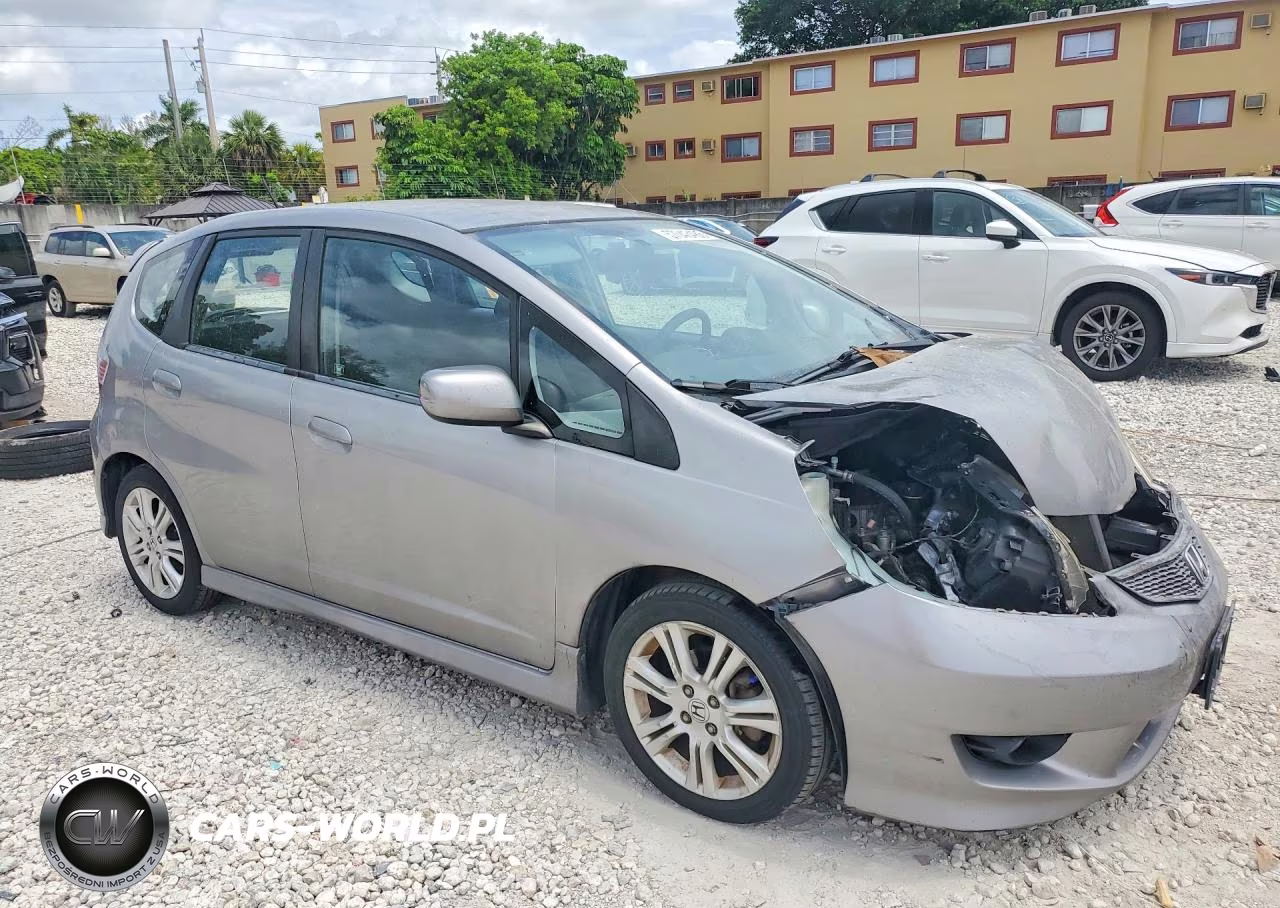 2010 Honda Fit Sport VIN:JHMGE8H69AS018914 - 4
