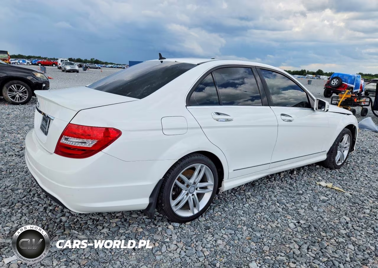 2013 Mercedes-Benz C 250 VIN:WDDGF4HB4DR299929 - 3