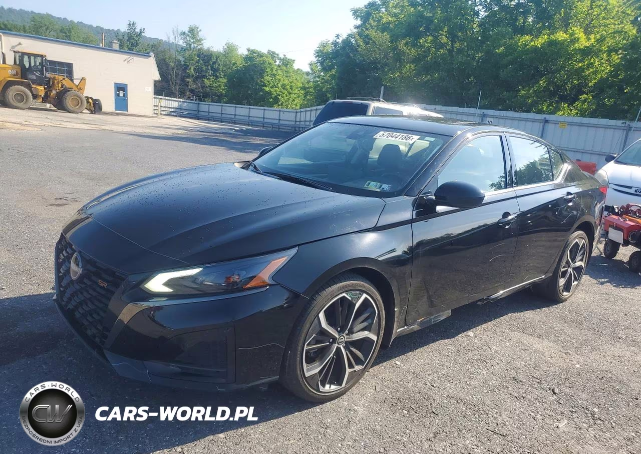 2023 Nissan Altima Sr – zdjęcie 1 z 12