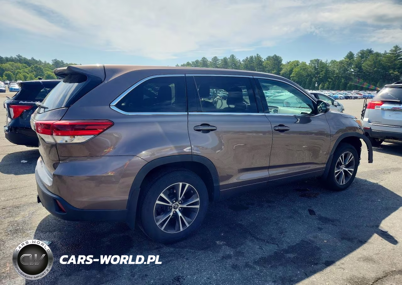 2017 Toyota Highlander Le VIN:5TDBZRFH0HS433052 - 3
