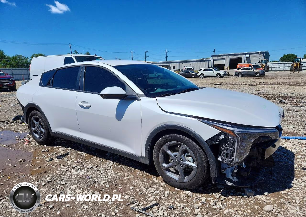 2025 Kia K4 Lxs VIN:3KPFT4DE3SE207085 - 4