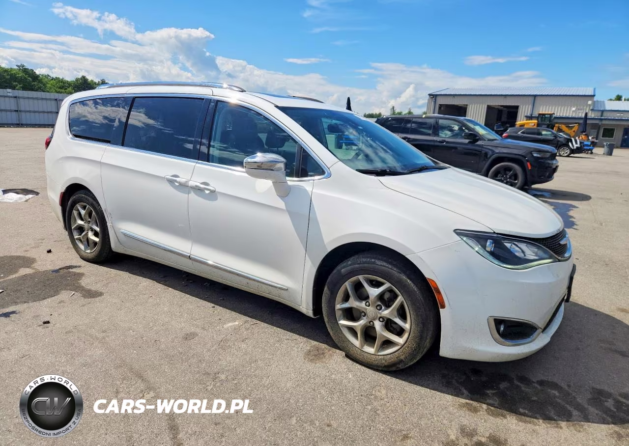 2017 Chrysler Pacifica Limited VIN:2C4RC1GG3HR744703 - 4