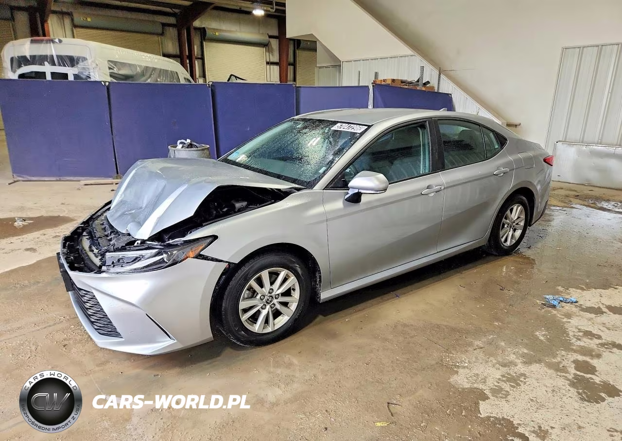 2025 Toyota Camry Le – zdjęcie 1 z 12