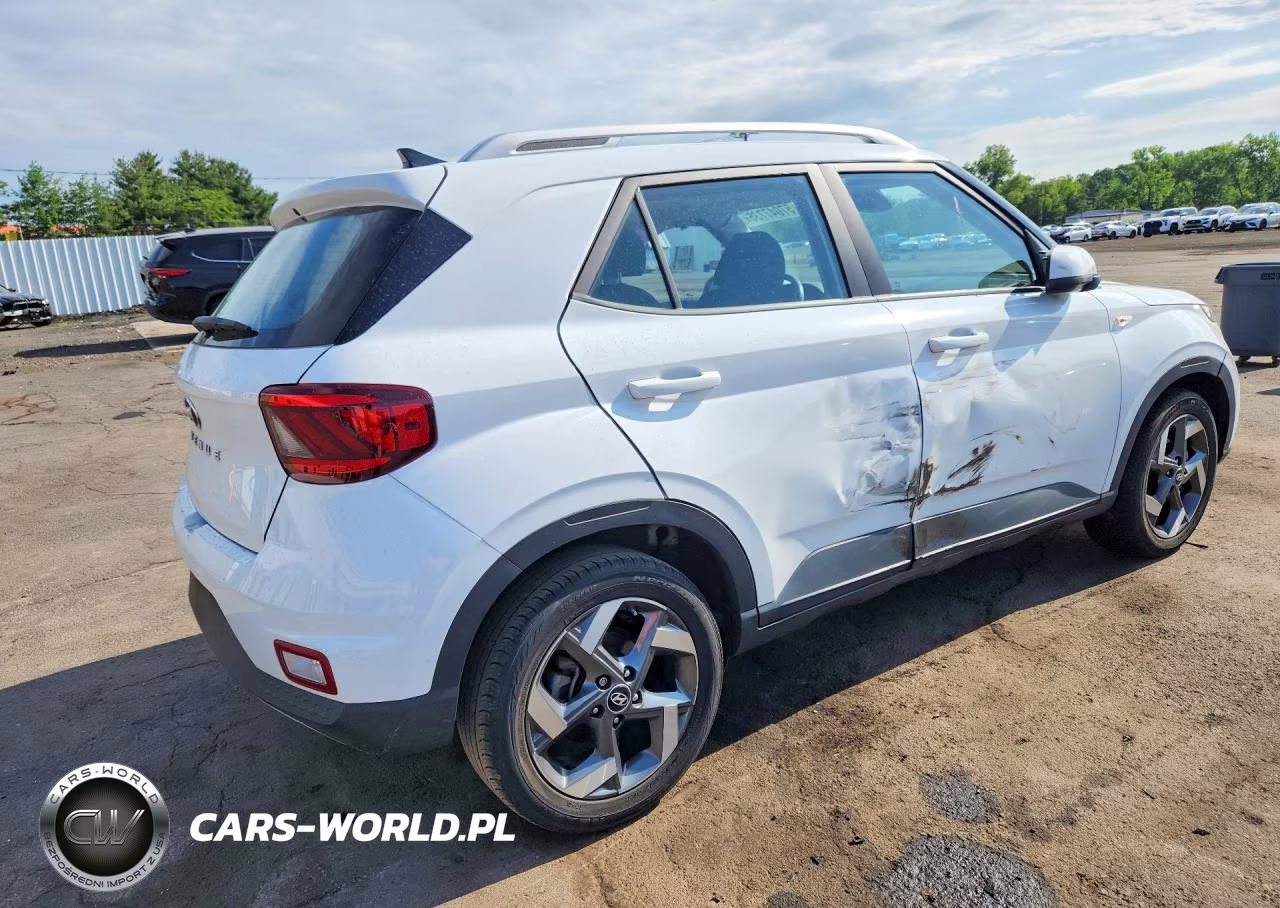 2022 Hyundai Venue Sel VIN:KMHRC8A38NU139665 - 3