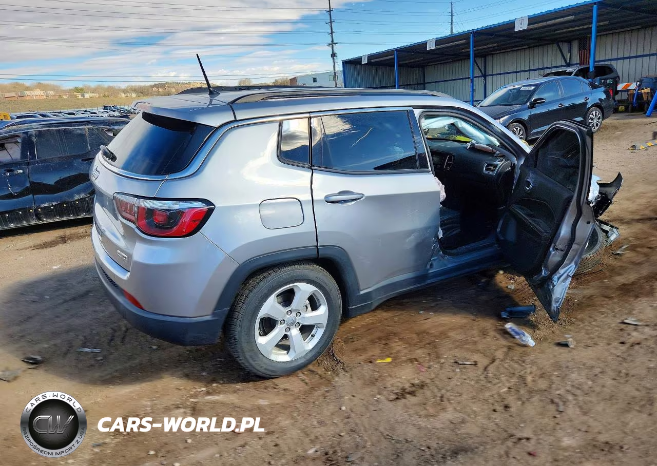 2018 Jeep Compass Latitude VIN:3C4NJDBB1JT253258 - 3
