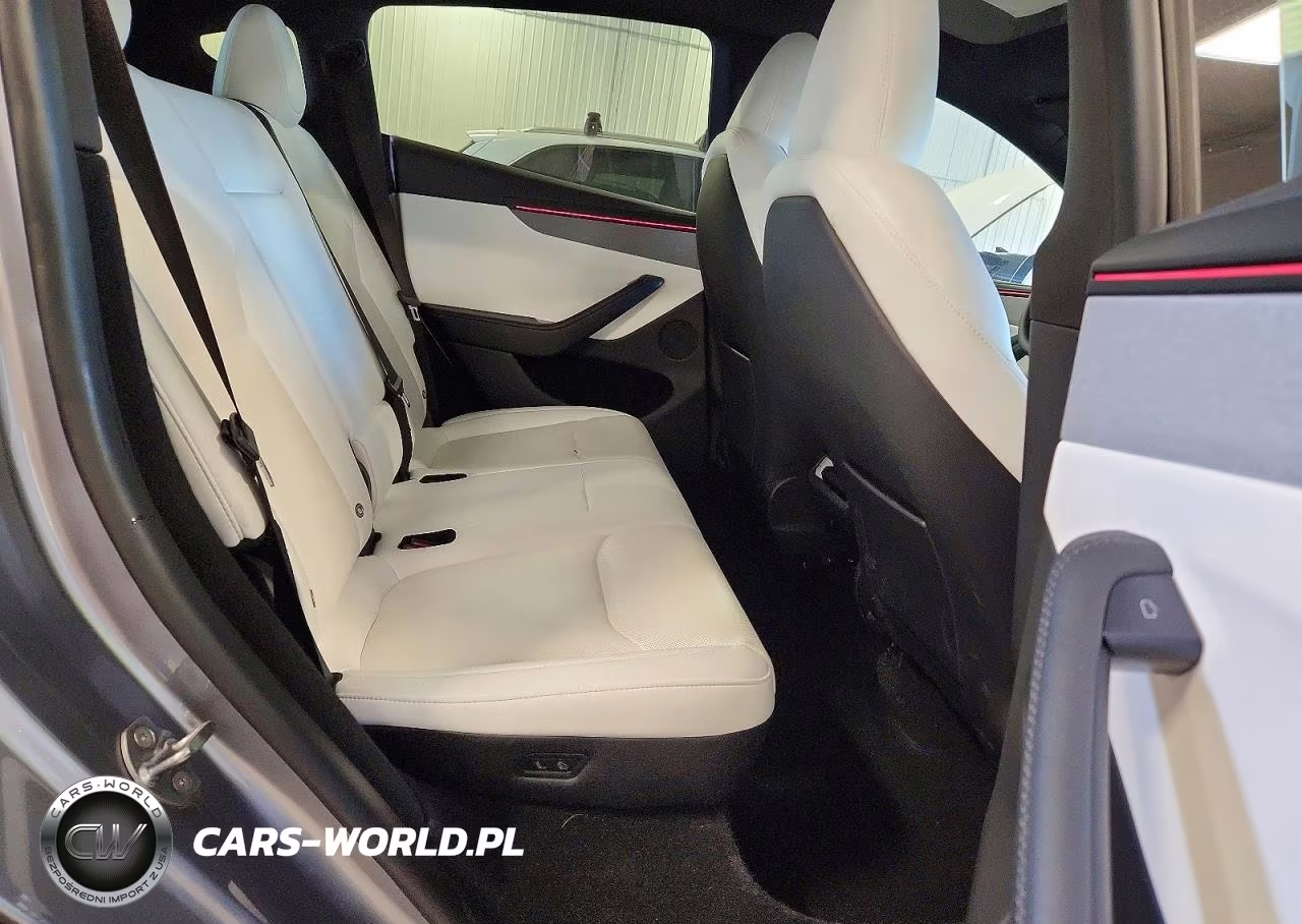 2026 Tesla Model Y VIN:7SAYGDED2TF585996 - 10