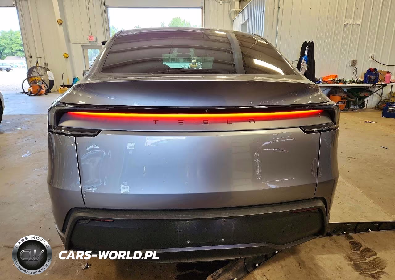 2026 Tesla Model Y VIN:7SAYGDED2TF585996 - 6