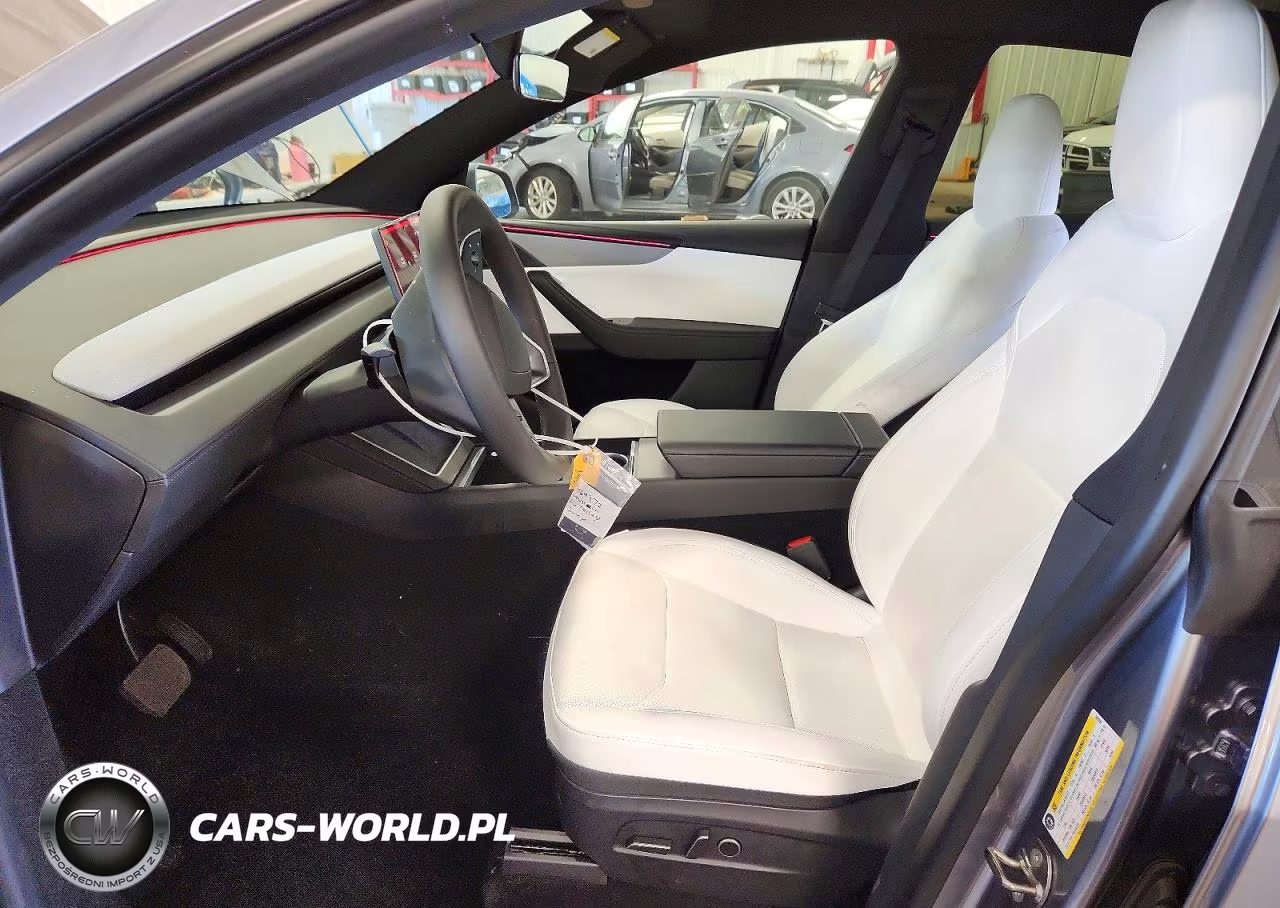 2026 Tesla Model Y VIN:7SAYGDED2TF585996 - 7