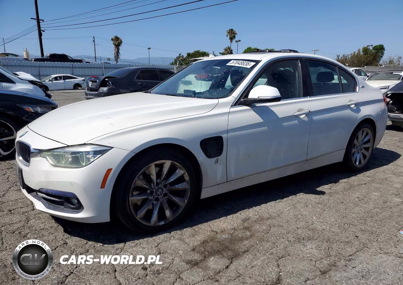 2017 BMW 330E – zdjęcie 1 z 12