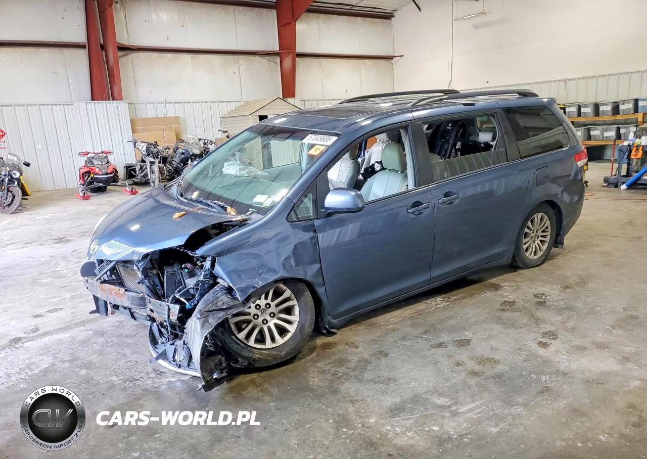2014 Toyota Sienna Xle 8-Passenger – zdjęcie 1 z 13